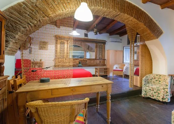 Independent With Garden Heart Of Trastevere John Cabot
